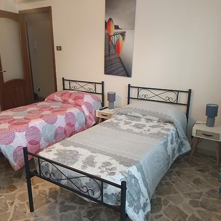 New Dawn Apartment, Appartamento Turistico, Casa Per Vacanza, Tre Camere Indipendenti 卡塔尼亚 外观 照片