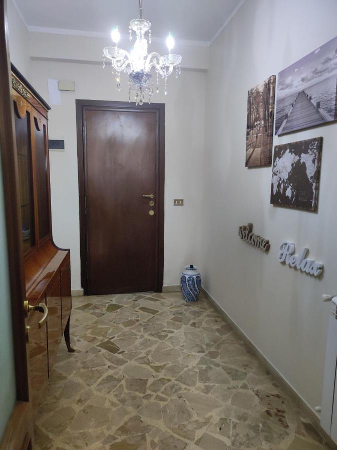 New Dawn Apartment, Appartamento Turistico, Casa Per Vacanza, Tre Camere Indipendenti 卡塔尼亚 外观 照片