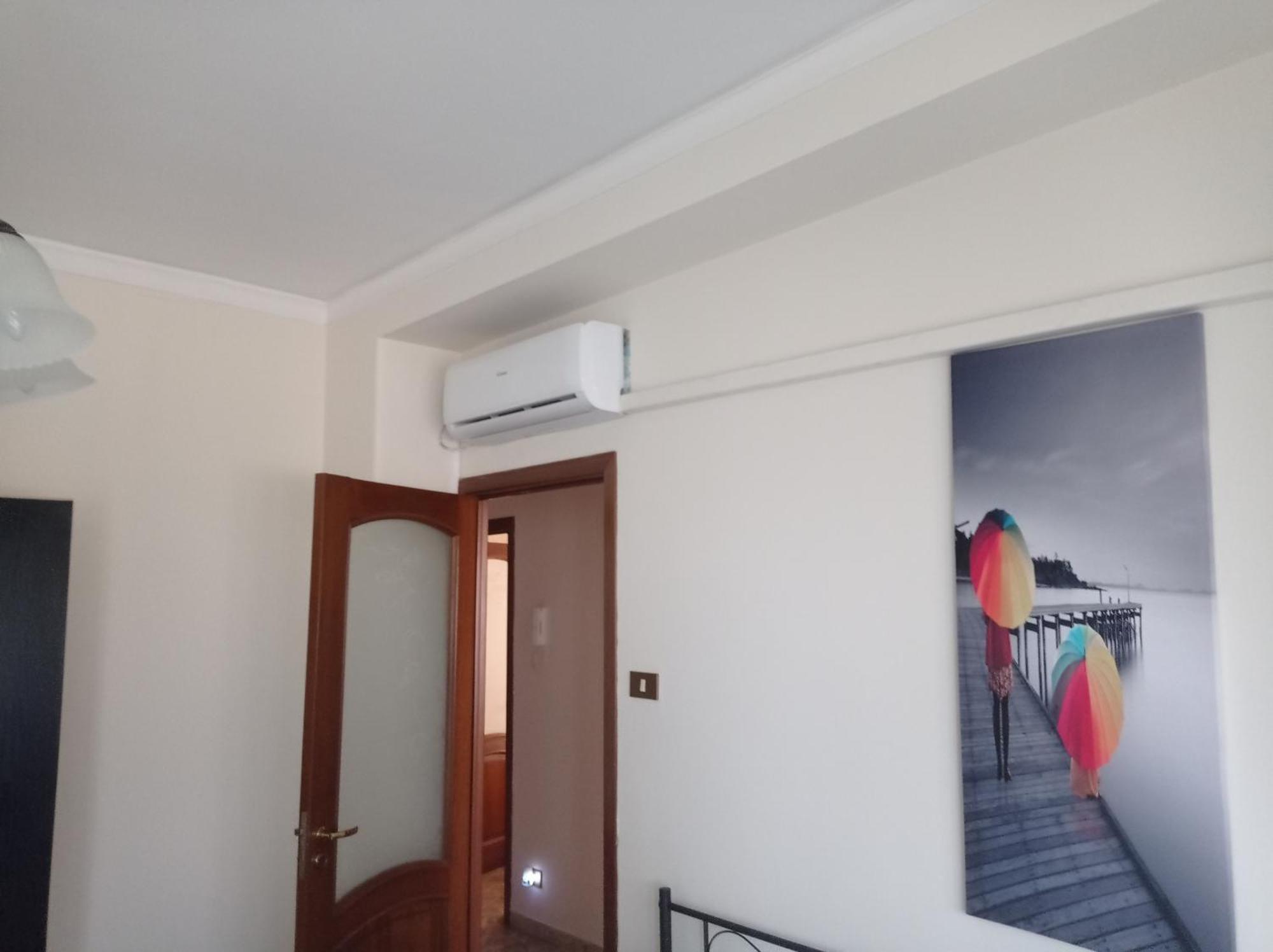 New Dawn Apartment, Appartamento Turistico, Casa Per Vacanza, Tre Camere Indipendenti 卡塔尼亚 外观 照片