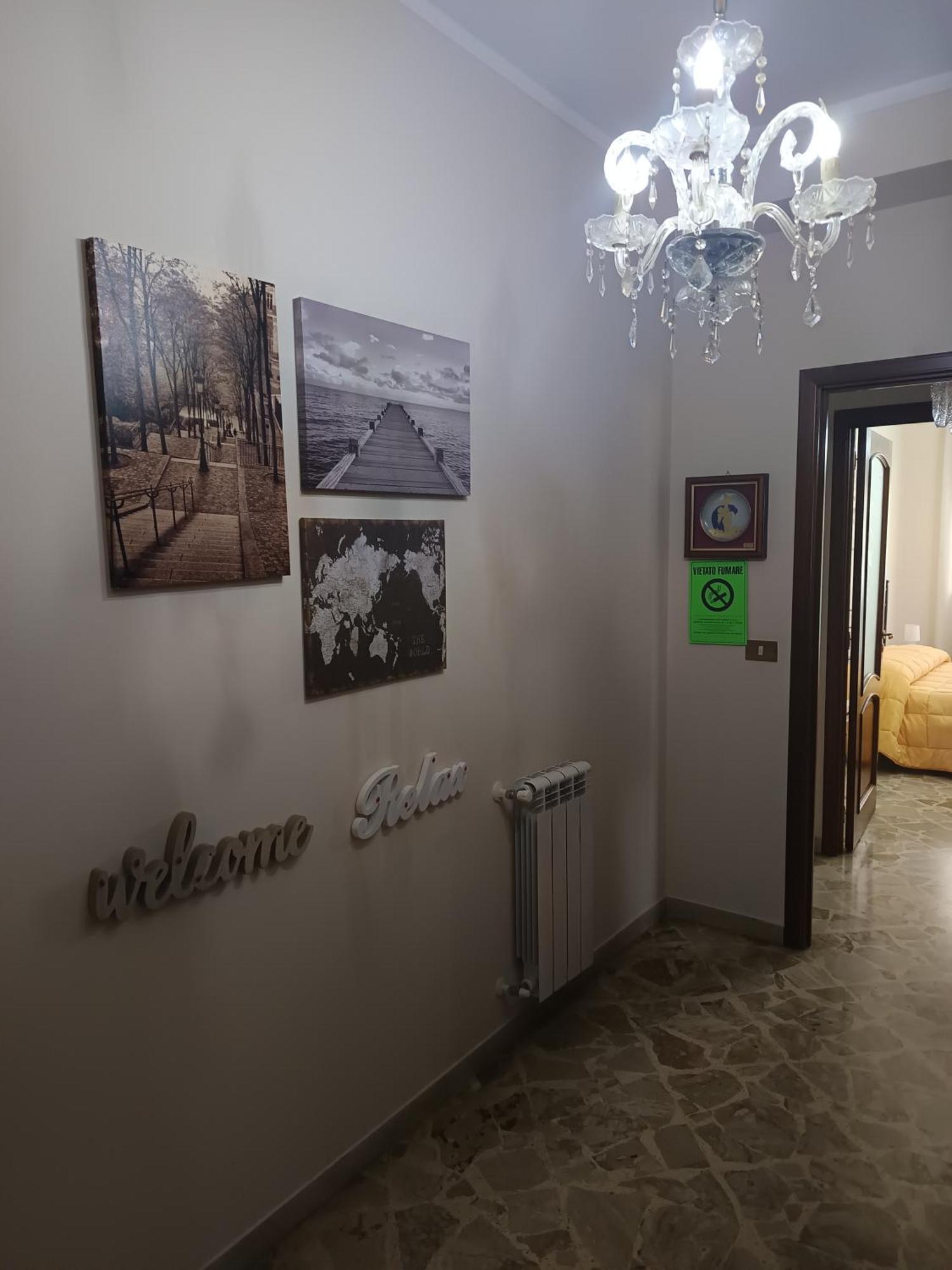 New Dawn Apartment, Appartamento Turistico, Casa Per Vacanza, Tre Camere Indipendenti 卡塔尼亚 外观 照片