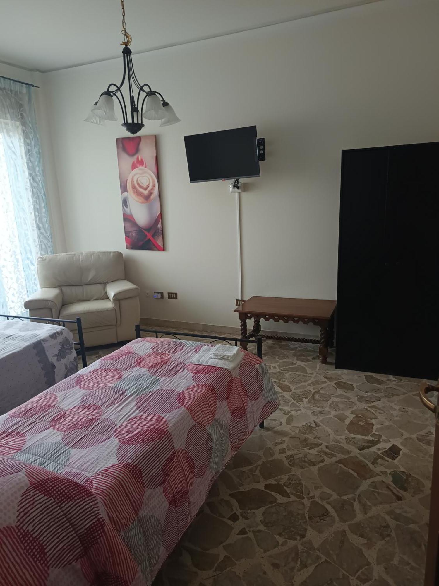 New Dawn Apartment, Appartamento Turistico, Casa Per Vacanza, Tre Camere Indipendenti 卡塔尼亚 外观 照片