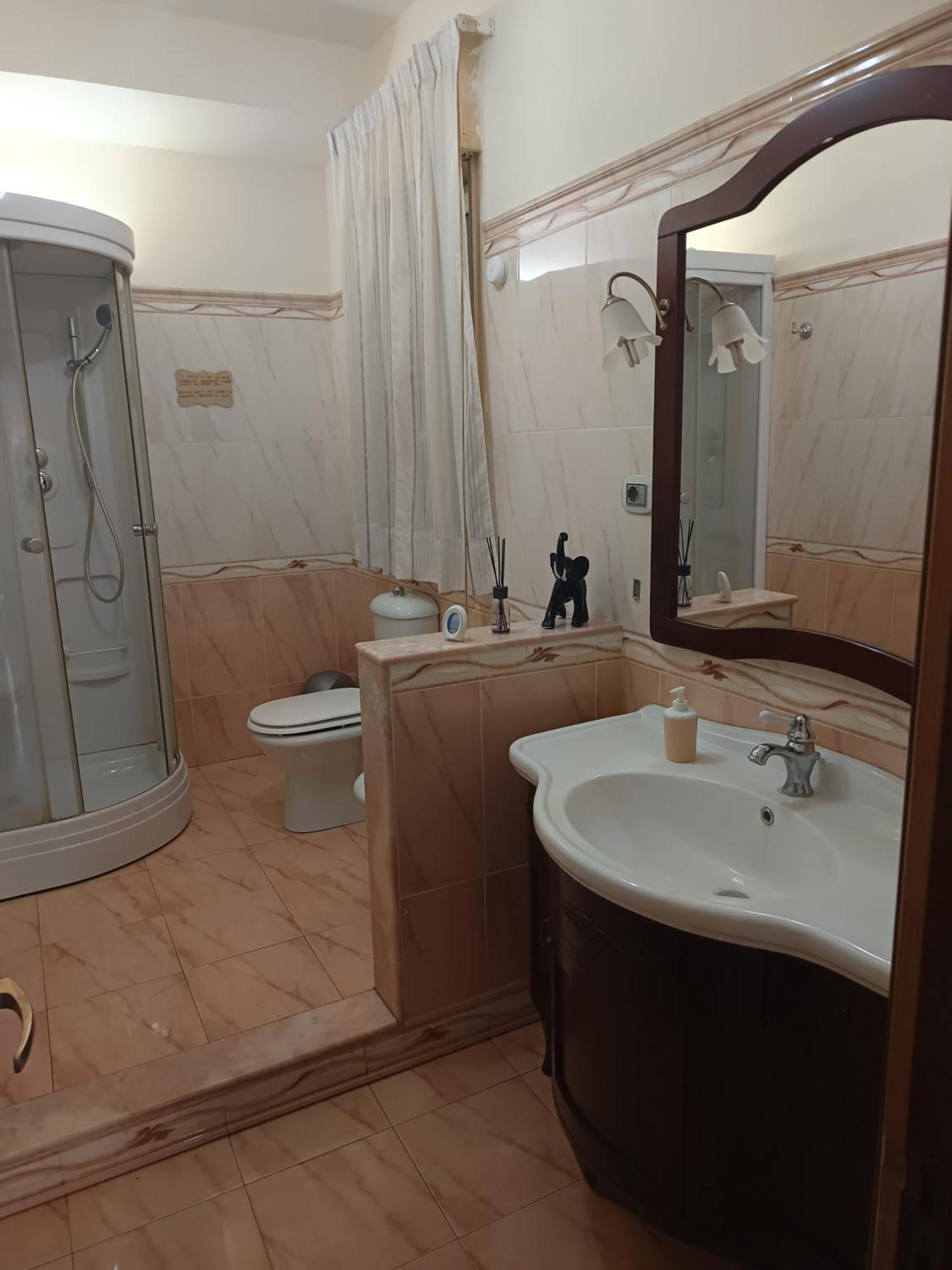 New Dawn Apartment, Appartamento Turistico, Casa Per Vacanza, Tre Camere Indipendenti 卡塔尼亚 外观 照片