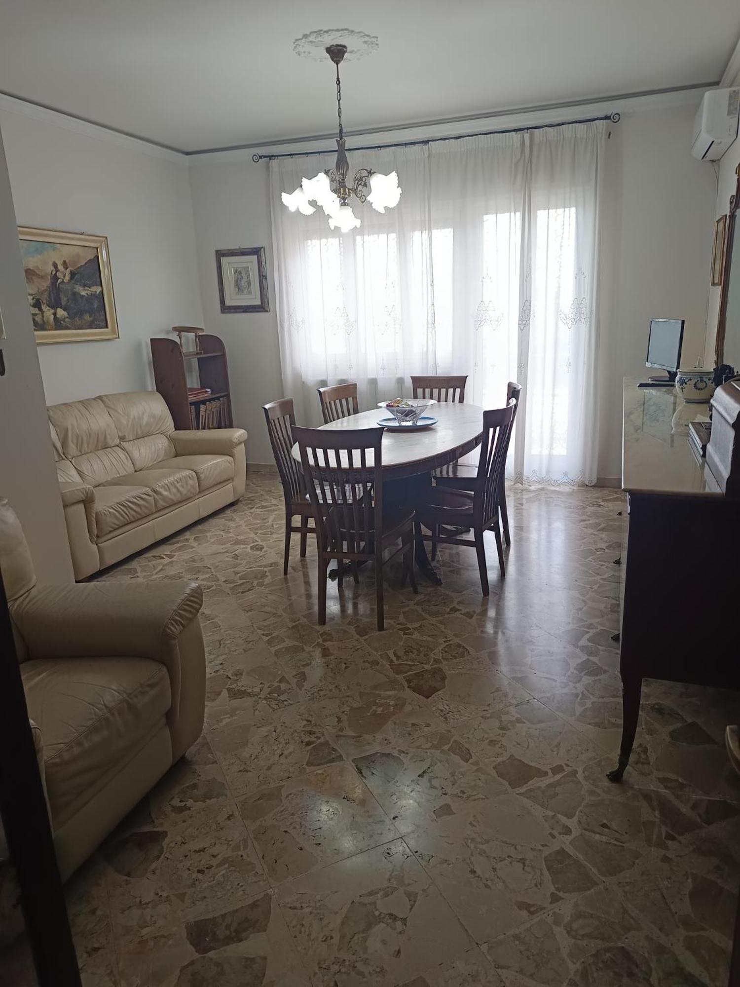New Dawn Apartment, Appartamento Turistico, Casa Per Vacanza, Tre Camere Indipendenti 卡塔尼亚 外观 照片